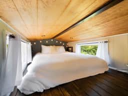 Redbud Tiny Home with a Hot Tub and Mountain Views - Image 4