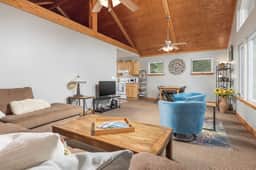 The Peaceful Perch One Bed home on an organic farm - Image 5
