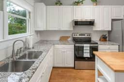 North Chattanooga Bungalow w/ Hot Tub & Fire Pit - Chatta Charmer - Image 2