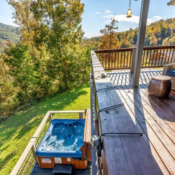 Treetop Retreat - Amazing Views, Hot Tub, Secluded - Image 1