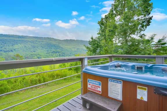Treetop Retreat - Amazing Views, Hot Tub, Secluded - Image 3