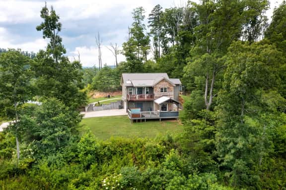 Treetop Retreat - Amazing Views, Hot Tub, Secluded - Image 4