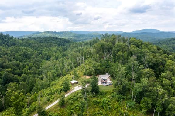 Treetop Retreat - Amazing Views, Hot Tub, Secluded - Image 5