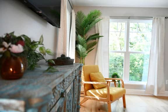 Hillside Retreat-Sleeps 8, Hot Tub, Fire Pit. - Image 3