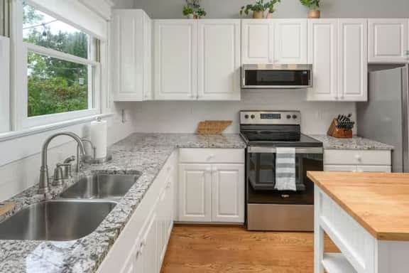 North Chattanooga Bungalow w/ Hot Tub & Fire Pit - Chatta Charmer - Image 2