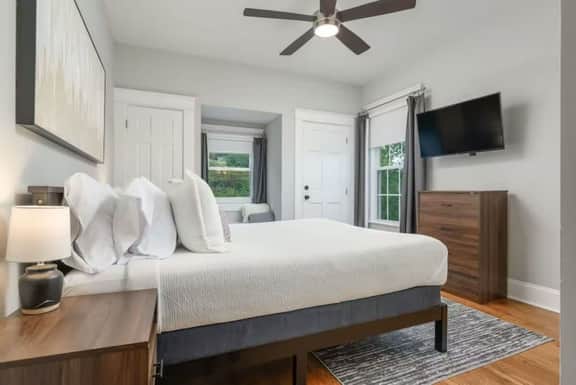 North Chattanooga Bungalow w/ Hot Tub & Fire Pit - Chatta Charmer - Image 3