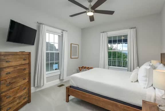 North Chattanooga Bungalow w/ Hot Tub & Fire Pit - Chatta Charmer - Image 5