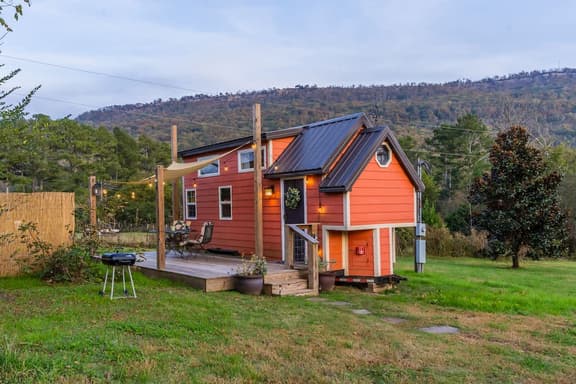 Redbud Tiny Home with a Hot Tub and Mountain Views - Image 1
